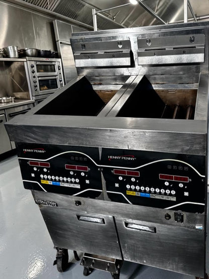 Exceptional Condition – Henny Penny EEG242.0_NAT – Evolution Elite® 2-Well Gas Open Fryer – 60 lb Total Capacity – ENERGY STAR® - Fully Tested & Operational!