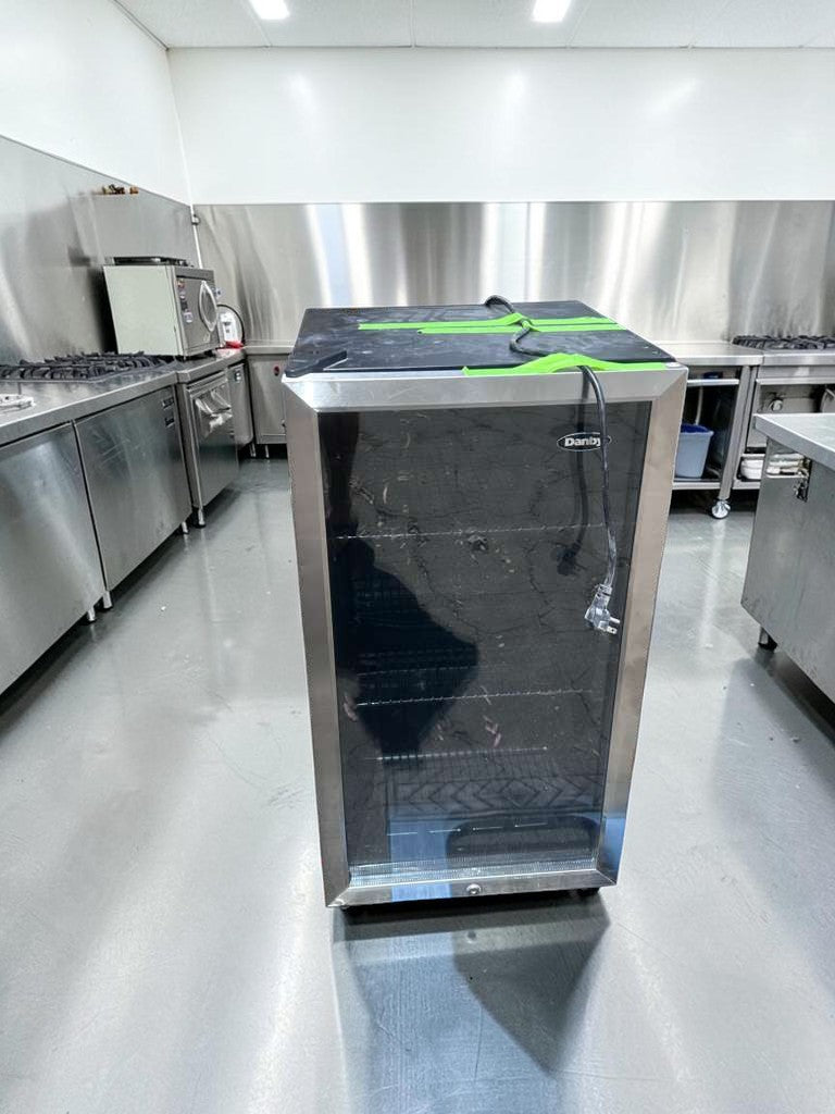 Outstanding Condition – Danby DBC120BLS-3 3.5 Cu. Ft. Beverage Center – Glass Door Cooler – Freestanding – 115V – Fully Tested & Operational!