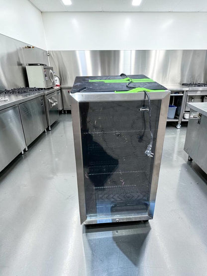 Outstanding Condition – Danby DBC120BLS-3 3.5 Cu. Ft. Beverage Center – Glass Door Cooler – Freestanding – 115V – Fully Tested & Operational!