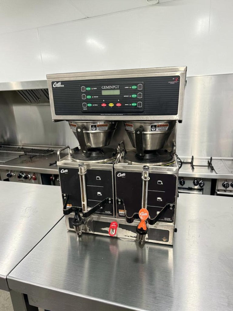 Exceptional Condition – Curtis GEMTS10A1000 Gemini G3 – Twin 1.5 Gallon Commercial Satellite Coffee Brewer – 220V – UL & NSF Listed – Fully Tested & Operational!