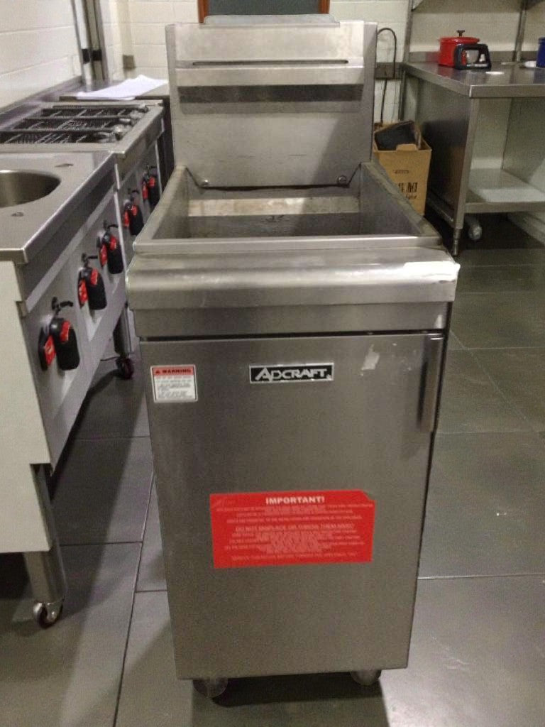Exceptional Condition – Adcraft Commercial Gas Fryer – Natural Gas – Fully Tested & Working!
