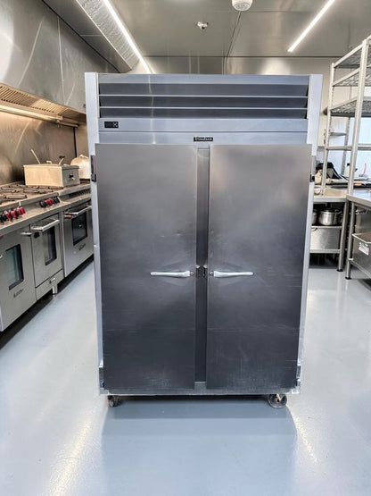 Excellent Condition – Traulsen G20010 – 52.13" Two-Section Commercial Reach-In Refrigerator – 46 Cu. Ft. – Two Solid Doors – 115V – Fully Tested & Operational!