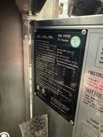 Superior Condition – Blue Lava BLF3-NG – Commercial Natural Gas Deep Fryer – 3-Burner Floor Model – Fully Tested & Operational!