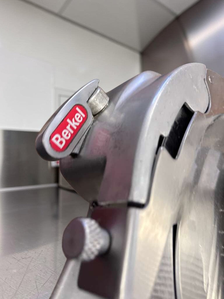 Superb Condition – Berkel 909/1 – Commercial Manual Meat Slicer – 115V – NSF Listed – Fully Tested & Operational!
