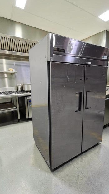 Professionally Maintained Condition – True TG2R-2S – 56 Cu. Ft. Commercial Two-Door Reach-In Refrigerator – Stainless Steel – 115V – 1/2 HP – Fully Tested & Operational!