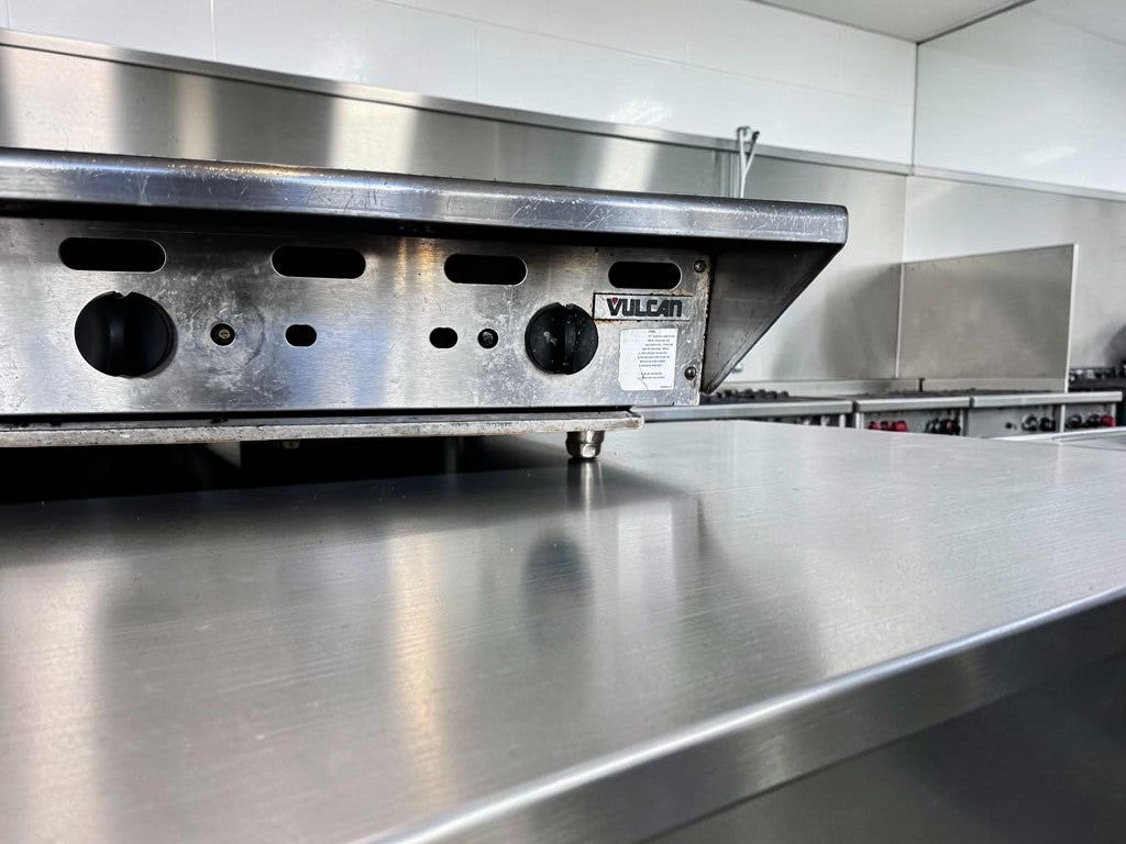 Optimal Condition – Vulcan – 36" Commercial 6-Burner Countertop Gas Hot Plate / Range – 150,000 BTU – Heavy Cast-Iron Grates – Fully Tested & Operational!
