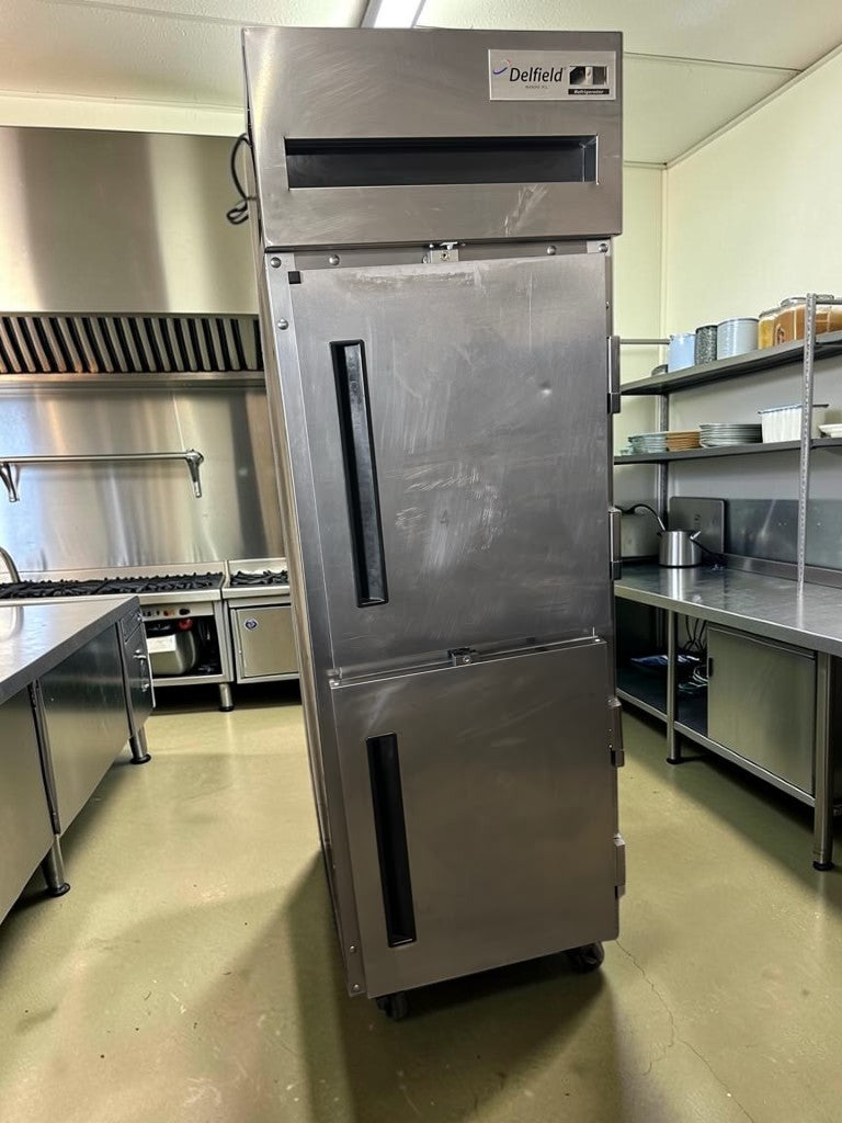 Superior Condition – Delfield 6025XL-SH 6000XL™ – 25 5/8" Single-Section Commercial Reach-In Refrigerator – 2 Half-Height Solid Doors – 20 Cu. Ft. – 115V – AS IS!