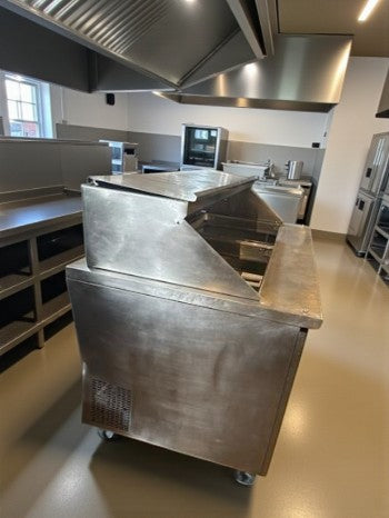 Excellent Condition – Randell 9040K-7 – 60" Sandwich / Salad Top Refrigerated Counter – Stainless Steel Prep Table – 14.67 Cu. Ft. – 115V – NSF / UL Listed – Fully Tested & Operational!