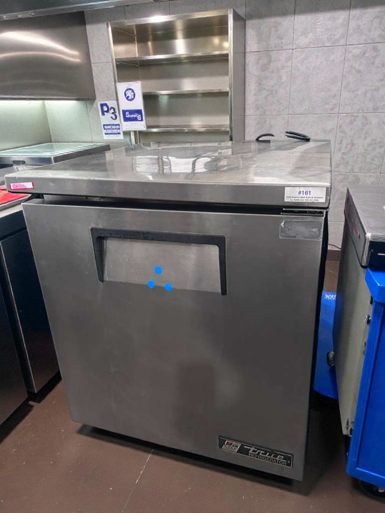 Immaculate Condition – True TUC-27-LP – 27” Commercial Undercounter Refrigerator – 115V – Made in USA – Fully Tested & Operational!
