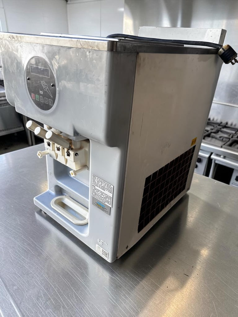 Top-Tier Condition – Carpigiani 193 SP/USA P – Commercial Countertop Soft Serve Ice Cream Machine – 2 Flavor + Twist – 208–230V – 3 Phase – UL / NSF Listed – Fully Tested & Operational!