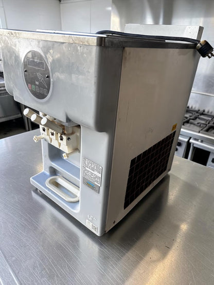 Top-Tier Condition – Carpigiani 193 SP/USA P – Commercial Countertop Soft Serve Ice Cream Machine – 2 Flavor + Twist – 208–230V – 3 Phase – UL / NSF Listed – Fully Tested & Operational!