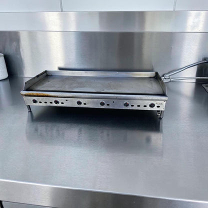 Elite Condition – Jade Range JGT-2472 – 72” Commercial Gas Countertop Griddle – Thermostatic Controls – 180,000 BTU – Fully Tested & Operational!