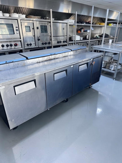 Exceptional Condition – True TPP-93 – 93″ Three-Door Refrigerated Pizza Prep Table – (12) 1/3-Size Pan Capacity – 115V – Fully Tested & Operational!