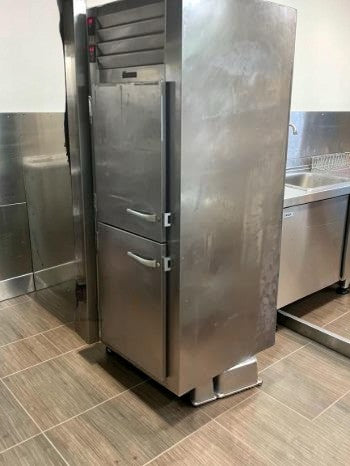 Flawless Condition – Traulsen ADT132WUT-HHS – 29" Spec-Line Reach-In Refrigerator / Freezer Combo – Dual Temp – 2 Half Solid Doors – 115V – NSF & UL Listed – Fully Tested & Operational!