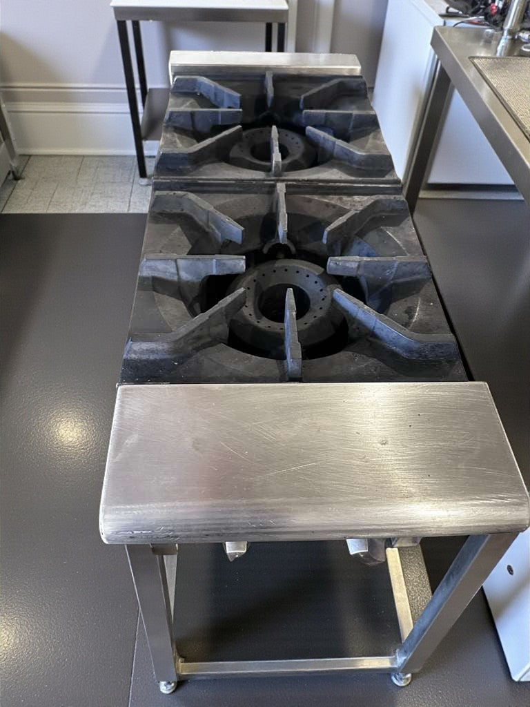 Prime Condition – Commercial 2-Burner Countertop Gas Hot Plate – Stainless Steel – Heavy-Duty Cast Iron Grates – Manual Controls – Fully Tested & Operational!