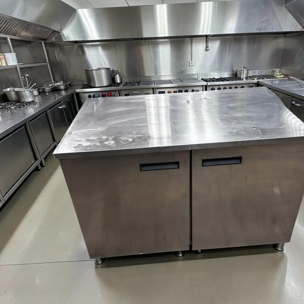 High-Quality Condition – 48" Commercial 2-Door Undercounter Refrigerator – Stainless Steel Worktop – Self-Contained Refrigeration – Fully Tested & Operational!