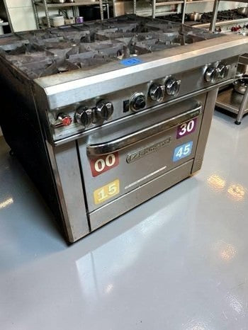 Exceptional Condition – Southbend S36D – 36" Commercial 6-Burner Natural Gas Range with Standard Oven – 203,000 BTU – Fully Tested & Operational!