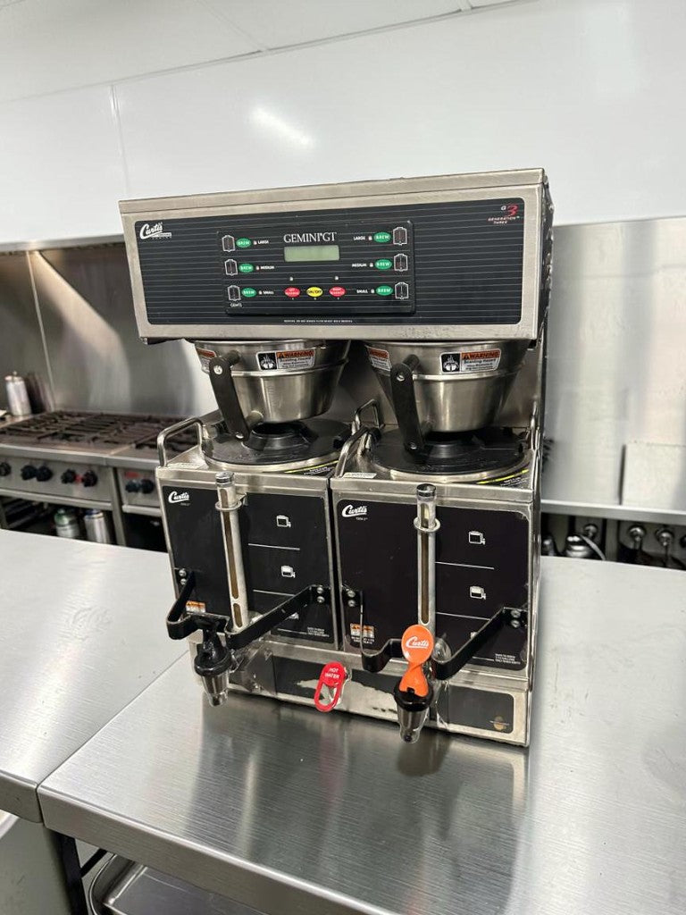 Exceptional Condition – Curtis GEMTS10A1000 Gemini G3 – Twin 1.5 Gallon Commercial Satellite Coffee Brewer – 220V – UL & NSF Listed – Fully Tested & Operational!
