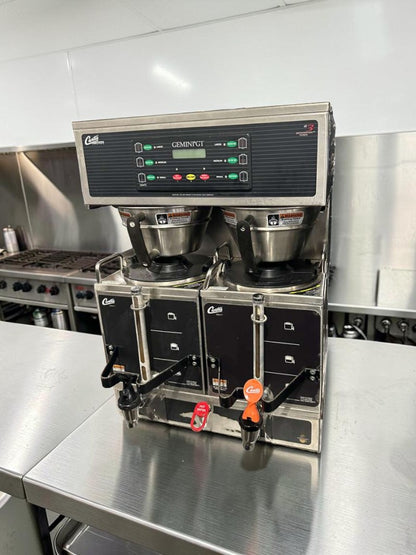 Exceptional Condition – Curtis GEMTS10A1000 Gemini G3 – Twin 1.5 Gallon Commercial Satellite Coffee Brewer – 220V – UL & NSF Listed – Fully Tested & Operational!