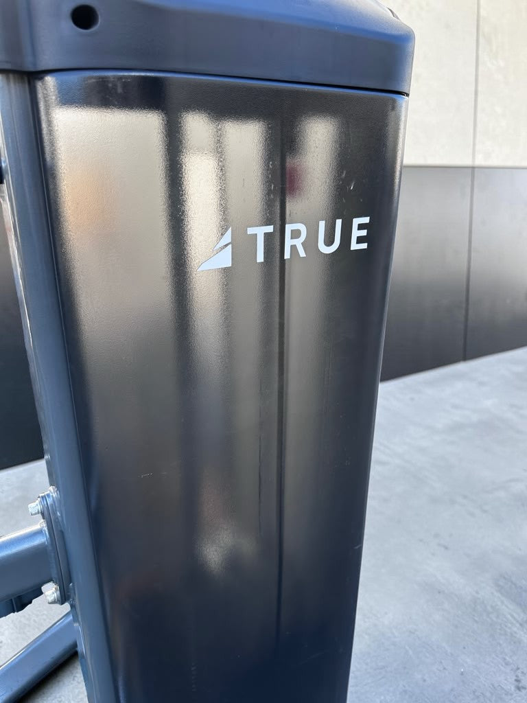 Remarkable Condition – TRUE Fitness FUSE-0700 – Commercial Selectorized Shoulder Press – Independent Converging Arms – Adjustable Seat & Back Pad – Fully Inspected & Operational!
