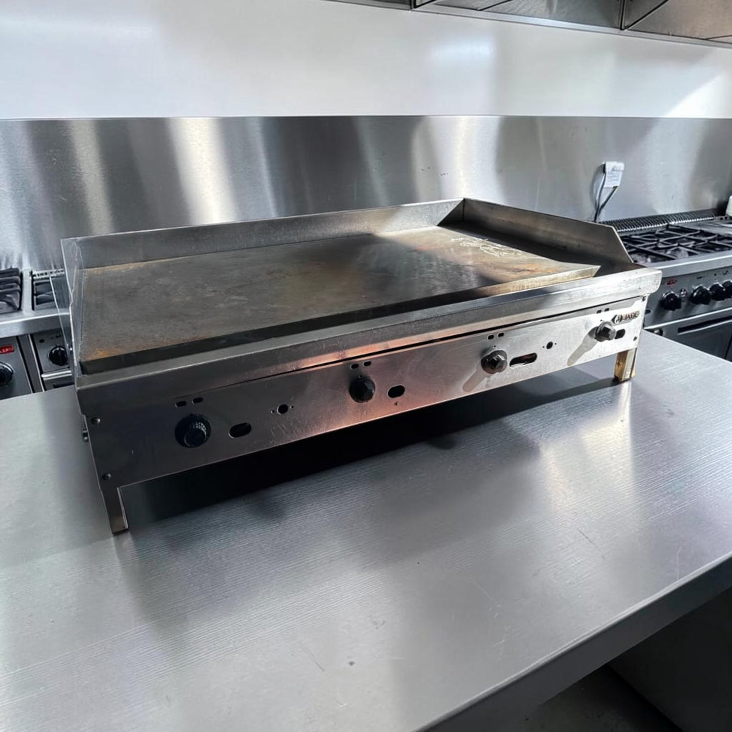 Superior Condition – Jade JGT-2448 – 48" Commercial Thermostatic Gas Griddle – 1" Steel Plate – Four Independent Controls – 120,000 BTU – Fully Tested & Operational!