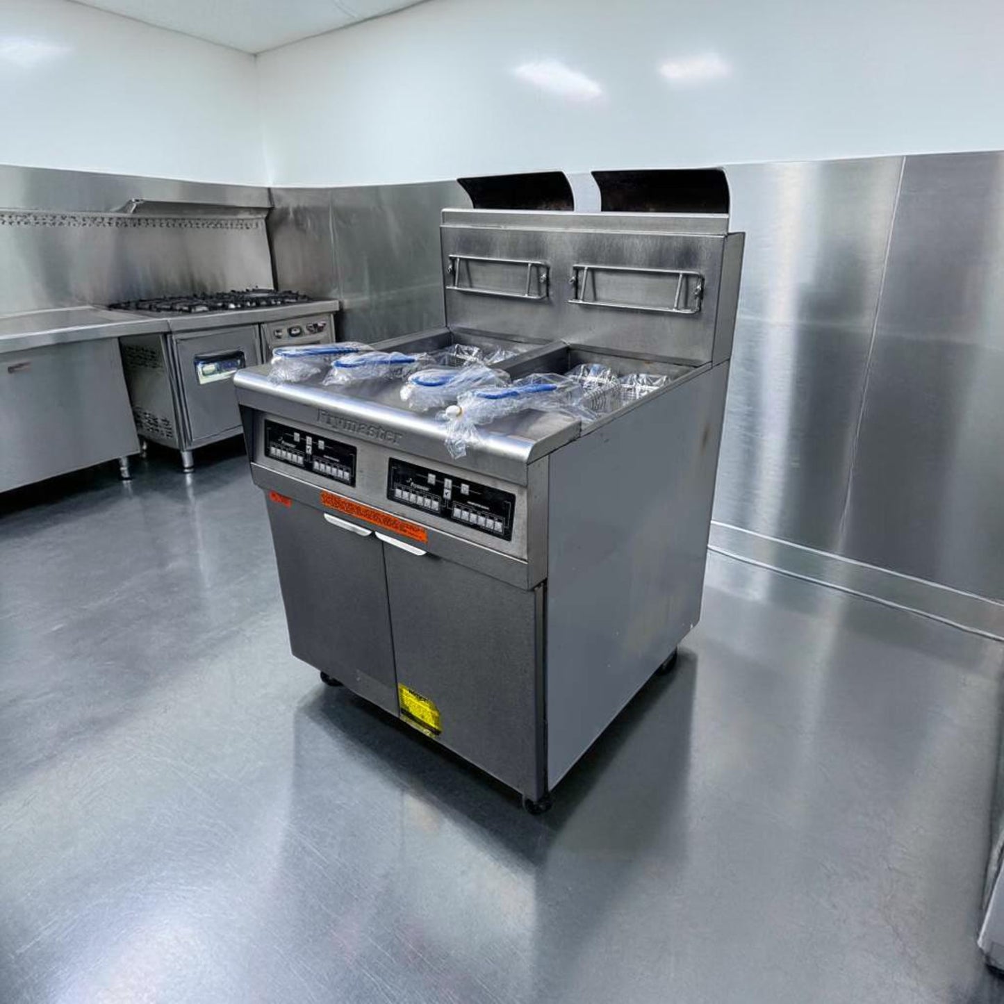 Prime Condition – Frymaster FPP245 – Commercial Gas Fryer Battery – Split Pots Design – Built-In Filtration System – Fully Tested & Operational!