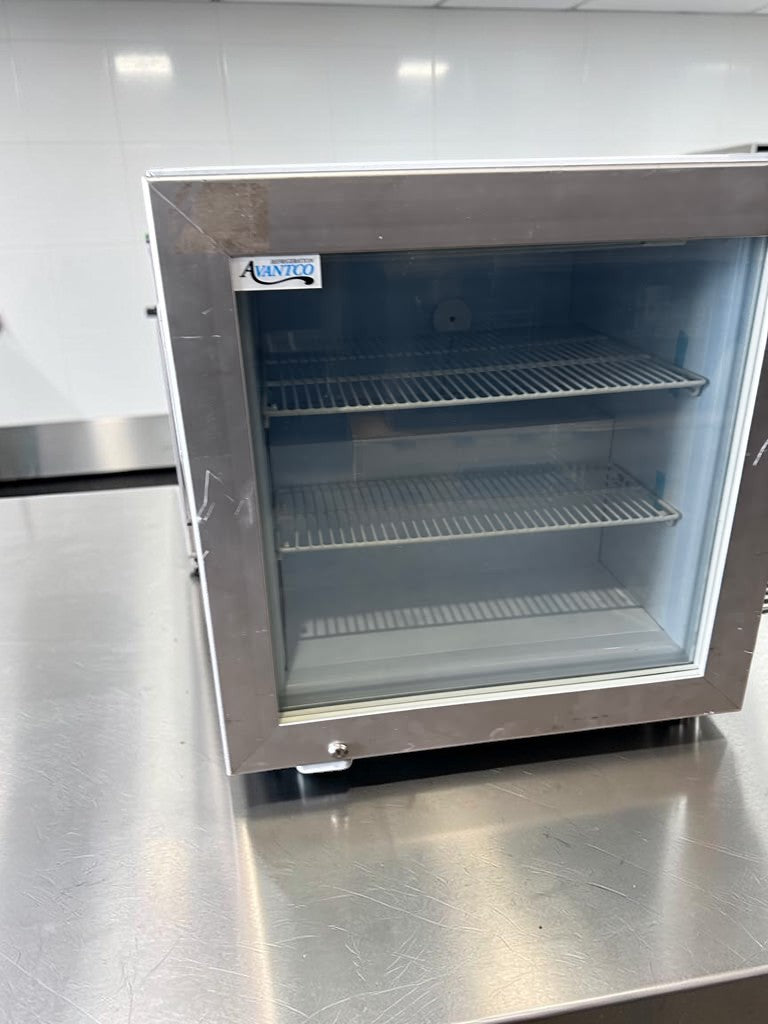 Excellent Condition – Avantco CFM2 / 360CFM2 – 2 Cu. Ft. Countertop Glass Door Display Freezer – 110–120V – ETL Certified – Fully Tested & Operational!