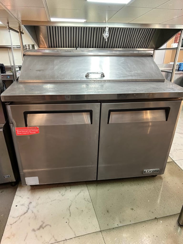 Excellent Condition – Turbo Air MST-48 M3 Series – 48" Commercial Sandwich / Salad Prep Table – 12 Cu. Ft. – 2 Doors – 115V – R134a – AS IS!