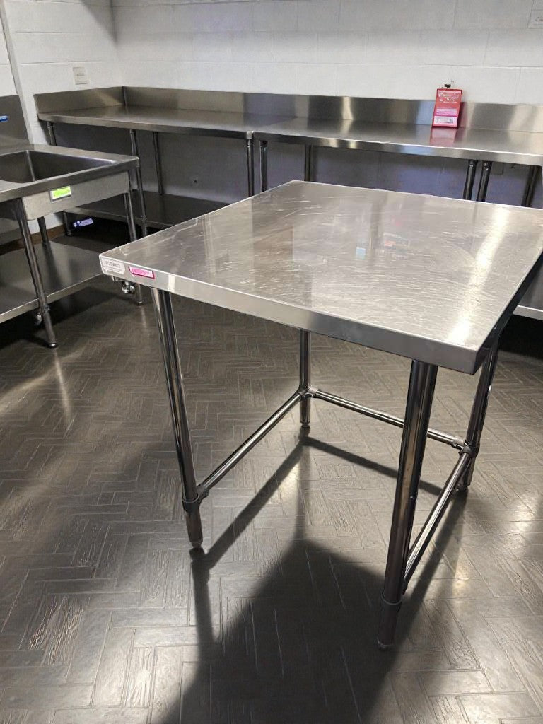 Top-Tier Condition – Commercial Stainless Steel Work Table – 48" x 30" – Heavy-Duty – Fully Tested & Operational! (SS-S-WT-0417)
