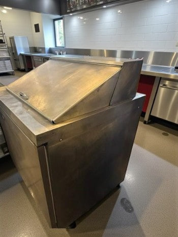 Top-Tier Condition – Delfield 4432NP-12M – 32" Mega Top Refrigerated Sandwich / Salad Prep Table – 12 Pan Capacity – 10.10 Cu. Ft. – 115V – NSF / UL Listed – Fully Tested & Operational!
