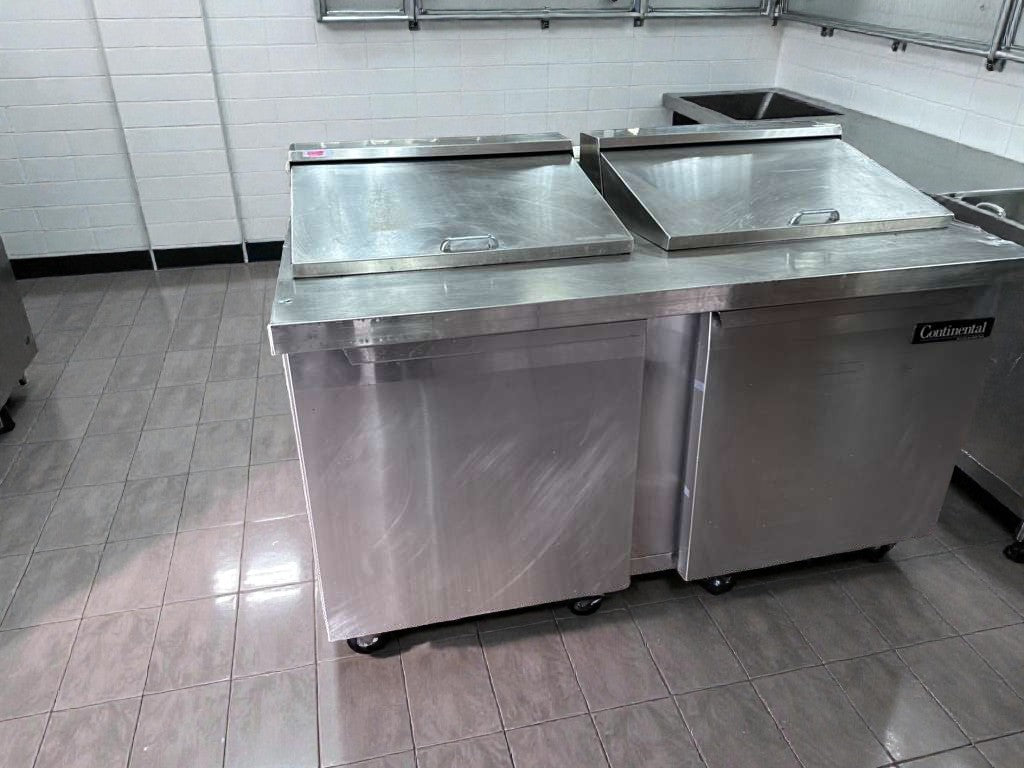 Excellent Condition – Continental Commercial Refrigerated Prep Table – Stainless Steel – NSF & UL Listed – Fully Tested & Operational!