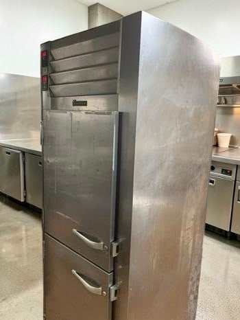 Flawless Condition – Traulsen ADT132WUT-HHS – 29" Spec-Line Reach-In Refrigerator / Freezer Combo – Dual Temp – 2 Half Solid Doors – 115V – NSF & UL Listed – Fully Tested & Operational!