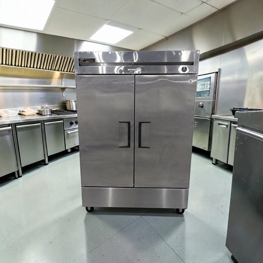 Flawless Condition – True T-49F – Commercial Two-Door Reach-In Freezer – 49 Cu. Ft. – Stainless Steel – Bottom-Mount Compressor – 115V – Fully Tested & Operational!