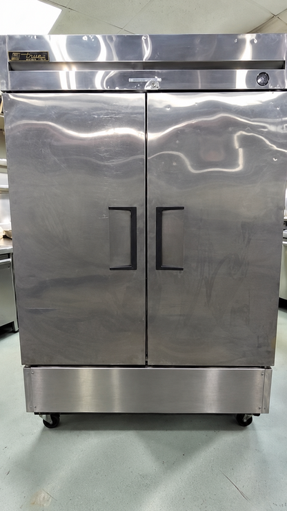 Flawless Condition – True T-49F – Commercial Two-Door Reach-In Freezer – 49 Cu. Ft. – Stainless Steel – Bottom-Mount Compressor – 115V – Fully Tested & Operational!