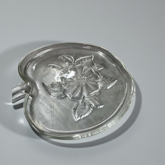 Immaculate Condition – Crisp Crystal Apple-Shaped Glass Salad Plate Set – Quantity 2 Boxes – 16 Plates Total – New Open Box – Ready for Use!
