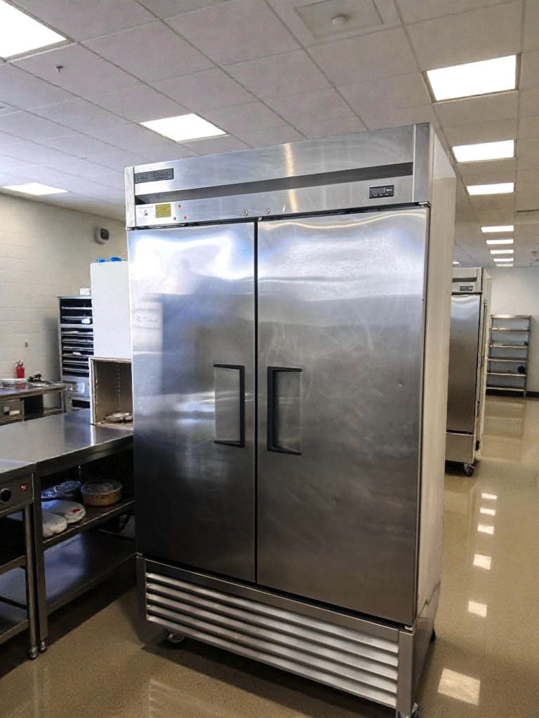 Immaculate Condition – Commercial Two-Door Reach-In Refrigerator – Stainless Steel – Bottom-Mount – Fully Tested & Operational!