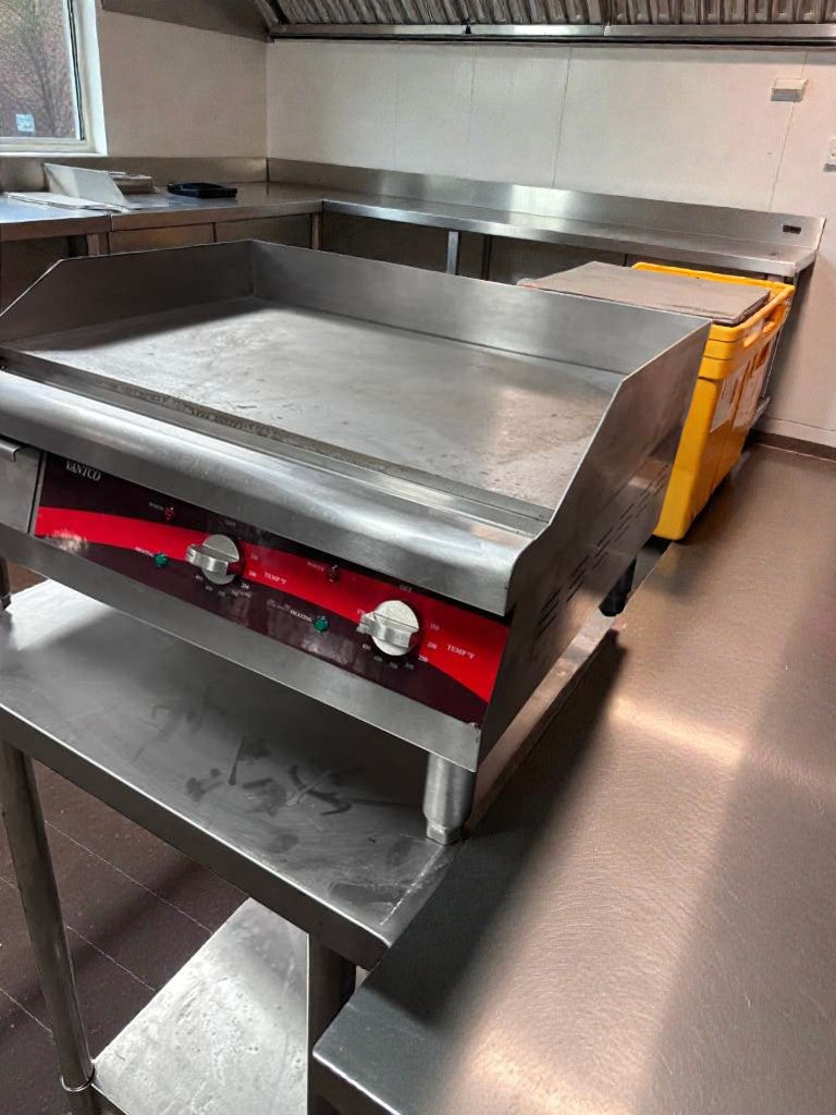 Outstanding Condition – Avantco 177EG24N – Commercial Electric Griddle – 24 in – ETL Listed – Fully Tested & Operational!