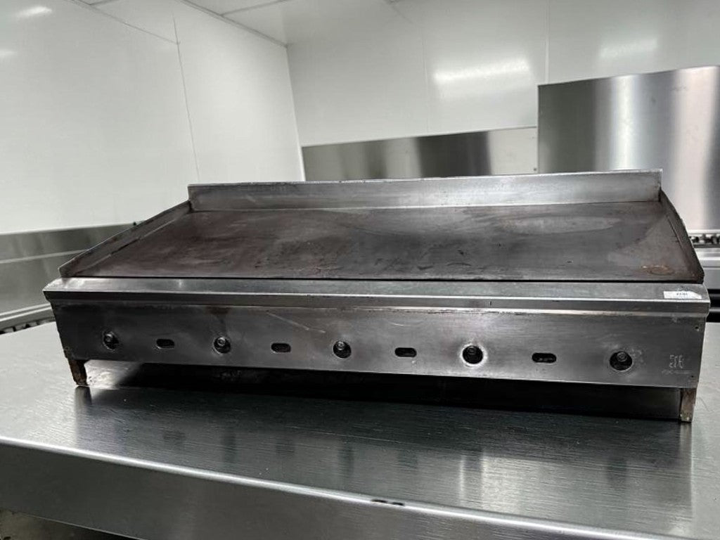 Exceptional Condition – Jade Range 60” Thermostatic Gas Griddle – Heavy-Duty Commercial Flat Top – Natural Gas – Fully Tested & Operational!