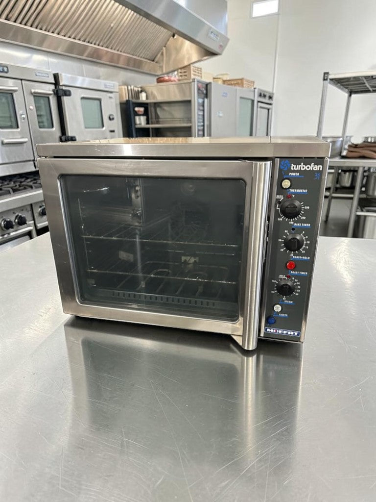 First-Class Condition – Moffat E31D4 Turbofan® – Half-Size Countertop Electric Convection Oven – 4-Pan Capacity – 208V / 1 Phase – 2.9 kW – Fully Tested & Operational!