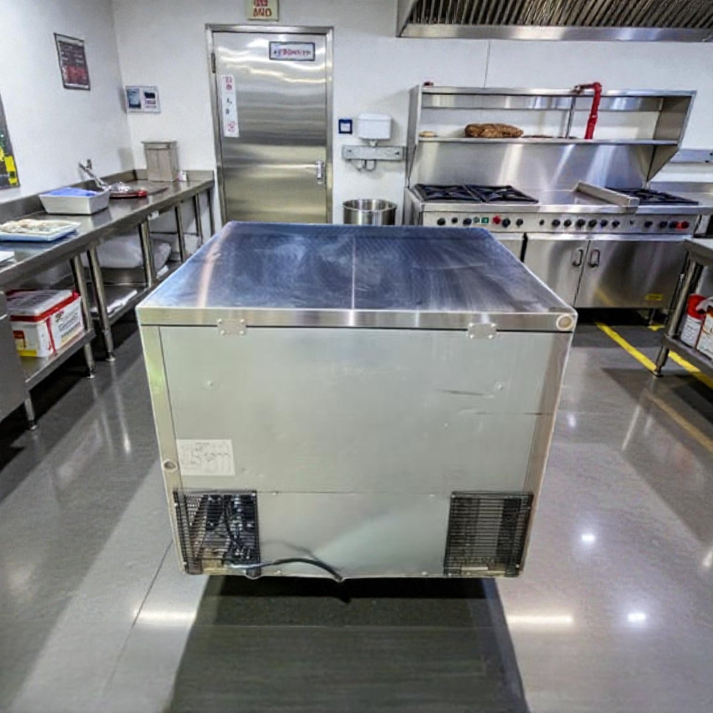 High-Grade Condition – Turbo Air MUR-36-N6 – M3 Series 36" Two-Section Undercounter Refrigerator – Stainless Steel – 9 Cu. Ft. – 115V – ETL / NSF Listed – Fully Tested & Operational!