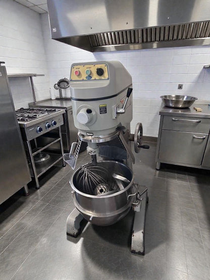 Premium Condition – Globe 20-Qt Commercial Planetary Mixer – Floor Model – 115V – Fully Tested & Operational