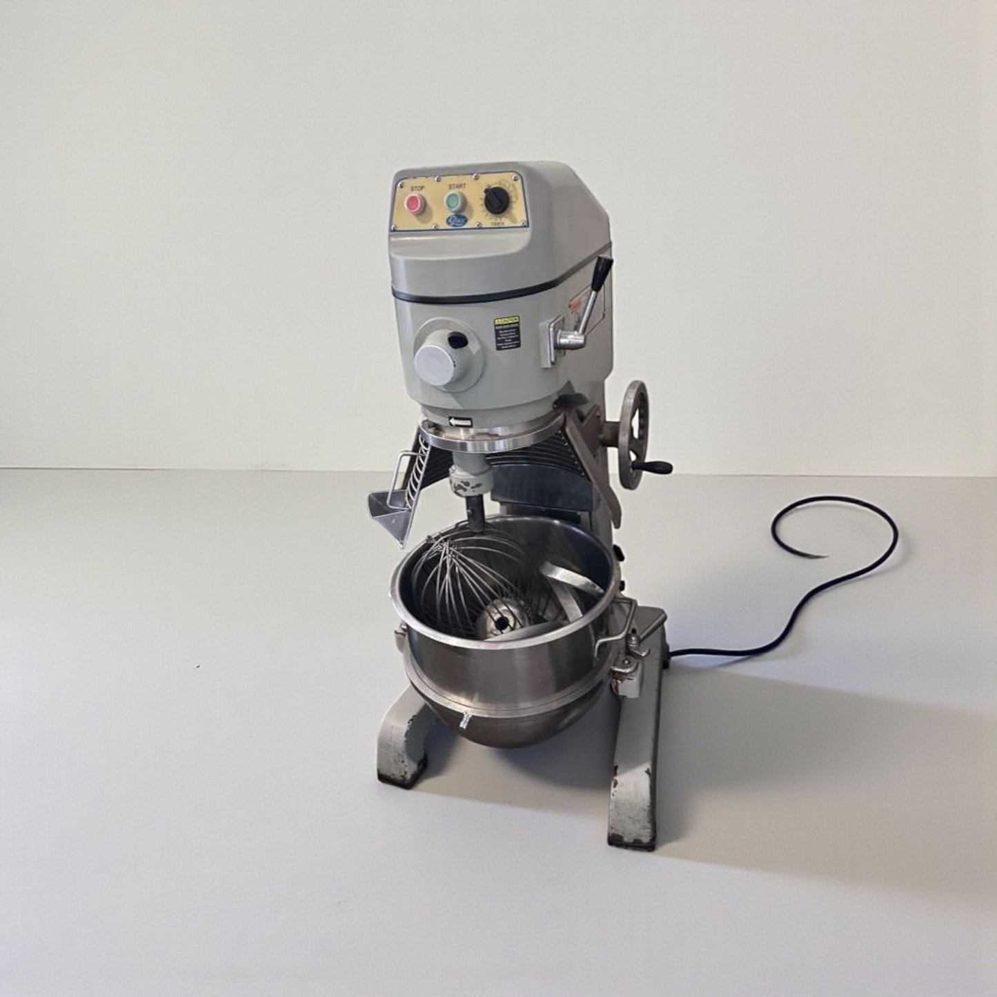 Premium Condition – Globe 20-Qt Commercial Planetary Mixer – Floor Model – 115V – Fully Tested & Operational