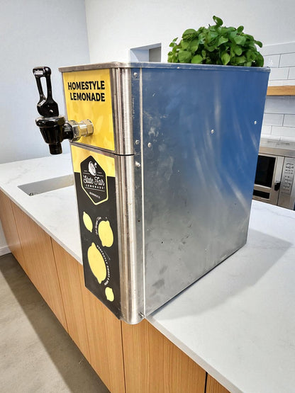 Premium Condition – Newco FPM-1 – Countertop Lemonade / Cold Beverage Dispenser – NSF Listed – Fully Tested & Operational!