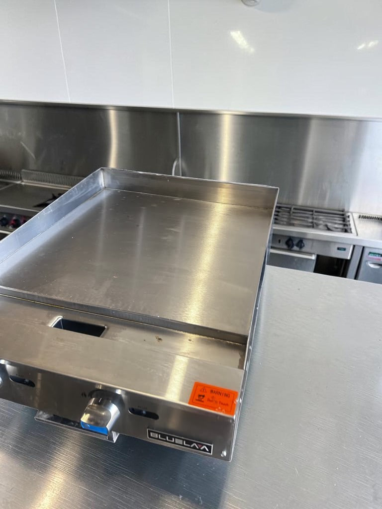 Pristine Condition – Blue Lava BLGM24-24D – 24" Heavy-Duty Commercial Gas Griddle – 1" Plate – 60,000 BTU – Natural Gas – CSA Sanitation Certified – New!