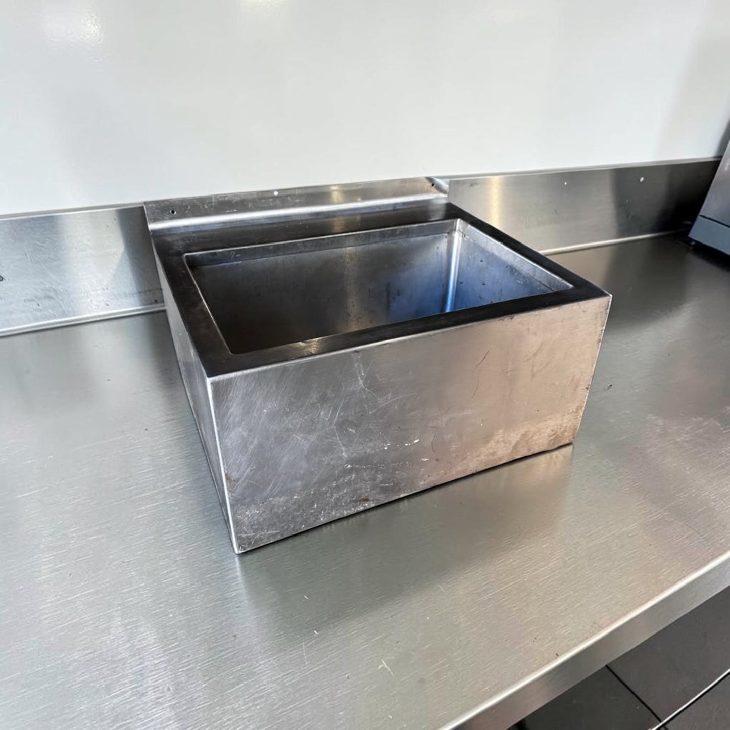 Superior Condition – 24″ Commercial Stainless Steel Drop-In Sink – Single-Compartment Deep Basin – Built-In Drain – Heavy-Duty Foodservice Construction