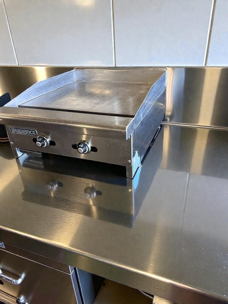 Exceptional Condition – Radiance Commercial Gas Griddle – Natural Gas – Heavy-Duty Flat Top – Fully Tested & Operational!