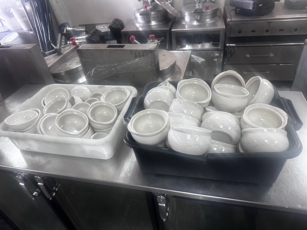 First-Class Condition – Bulk Lot Commercial White Ceramic 12 oz. Onion Soup Crocks / Bowls – Oven, Microwave & Dishwasher-Safe Style – Restaurant Serving Ware!