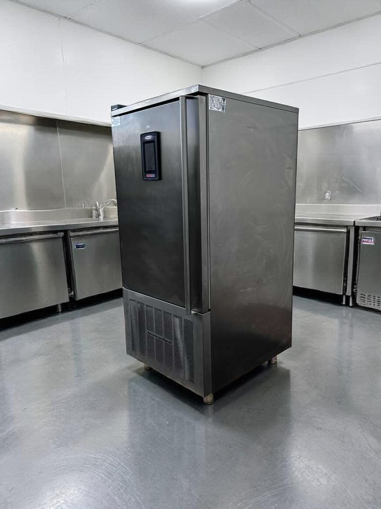 Exceptional Condition – American Panel AP12BCF150-2-P HURRiCHiLL™ Blast Chiller / Shock Freezer – 24 Pan Capacity – 208V / 3PH – Fully Tested & Operational!