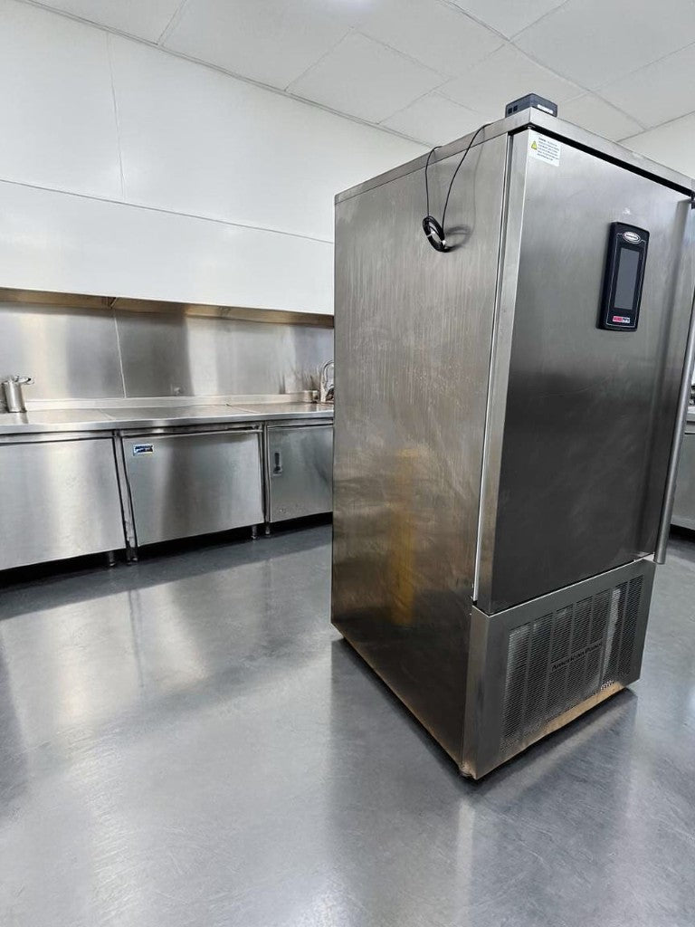 Exceptional Condition – American Panel AP12BCF150-2-P HURRiCHiLL™ Blast Chiller / Shock Freezer – 24 Pan Capacity – 208V / 3PH – Fully Tested & Operational!