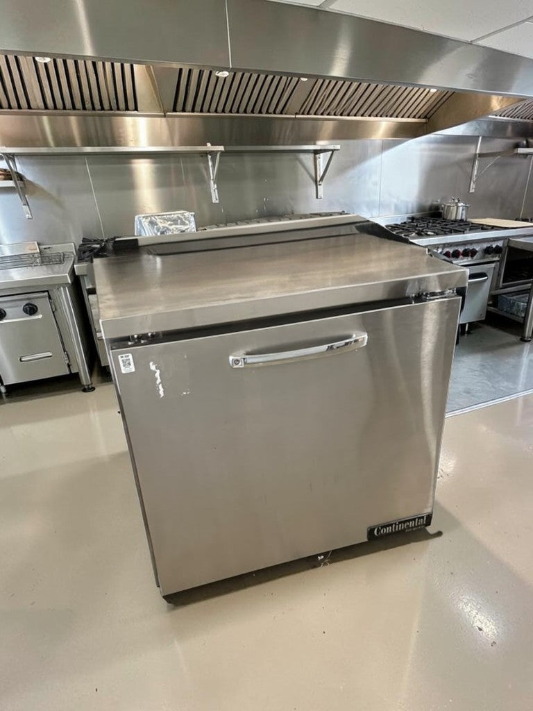 Remarkable Condition – Continental SW32N – 32" Commercial Worktop Refrigerator – 1 Solid Door – 9 Cu. Ft. – R290 – 115V – Fully Tested & Operational!
